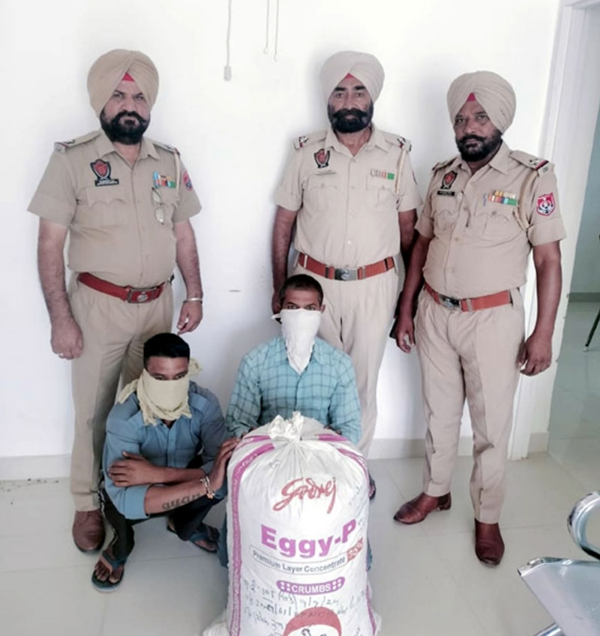 पुलिस ने 19 किलो 900 ग्राम गांजे के साथ दो लोगों को गिरफ्तार किया है